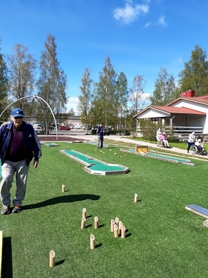 Myös Mölkky-peliä pääsi heittämään halutessaan